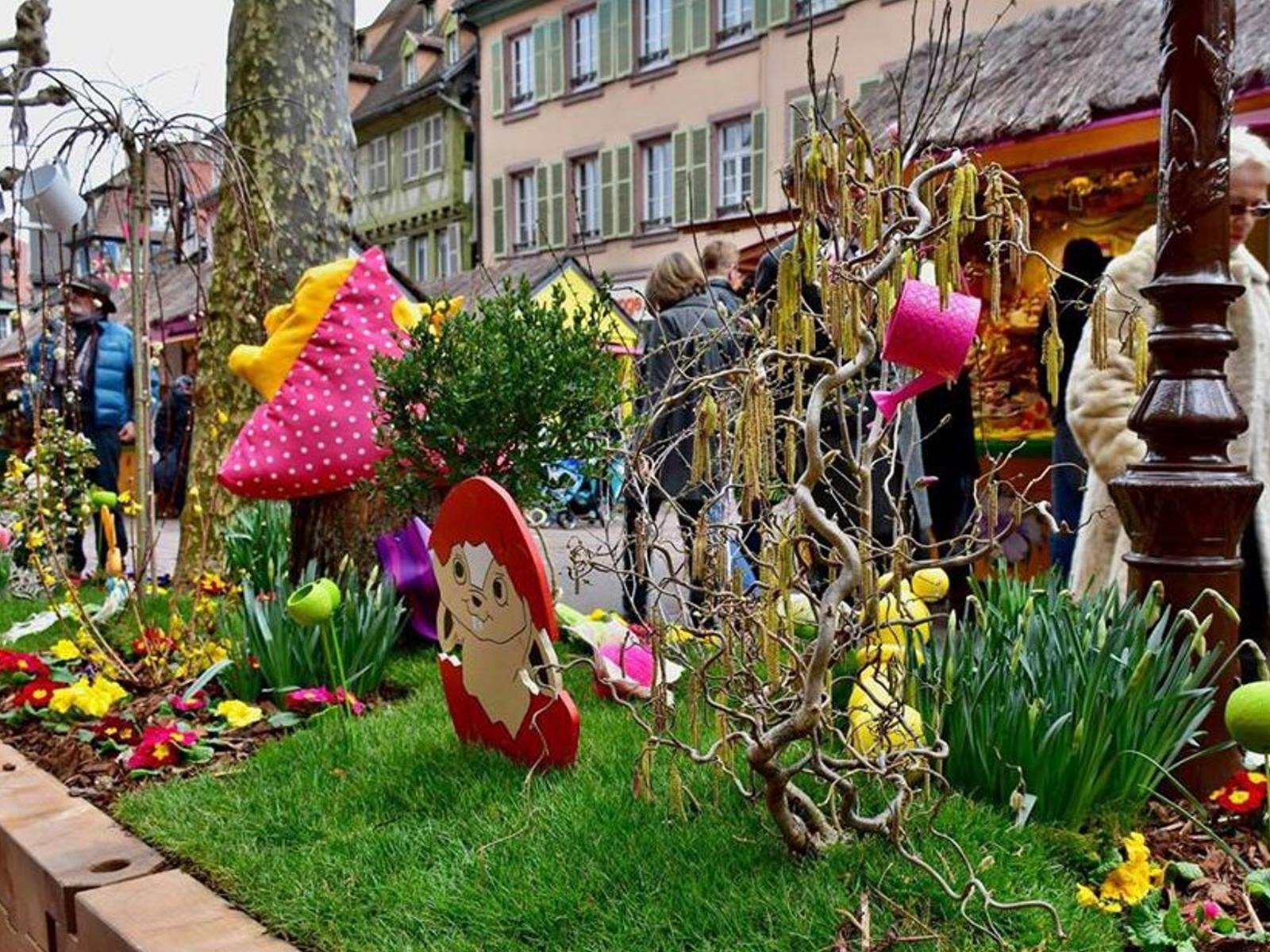 Le marché de Pâques de Colmar attire les foules En France, dans les ...