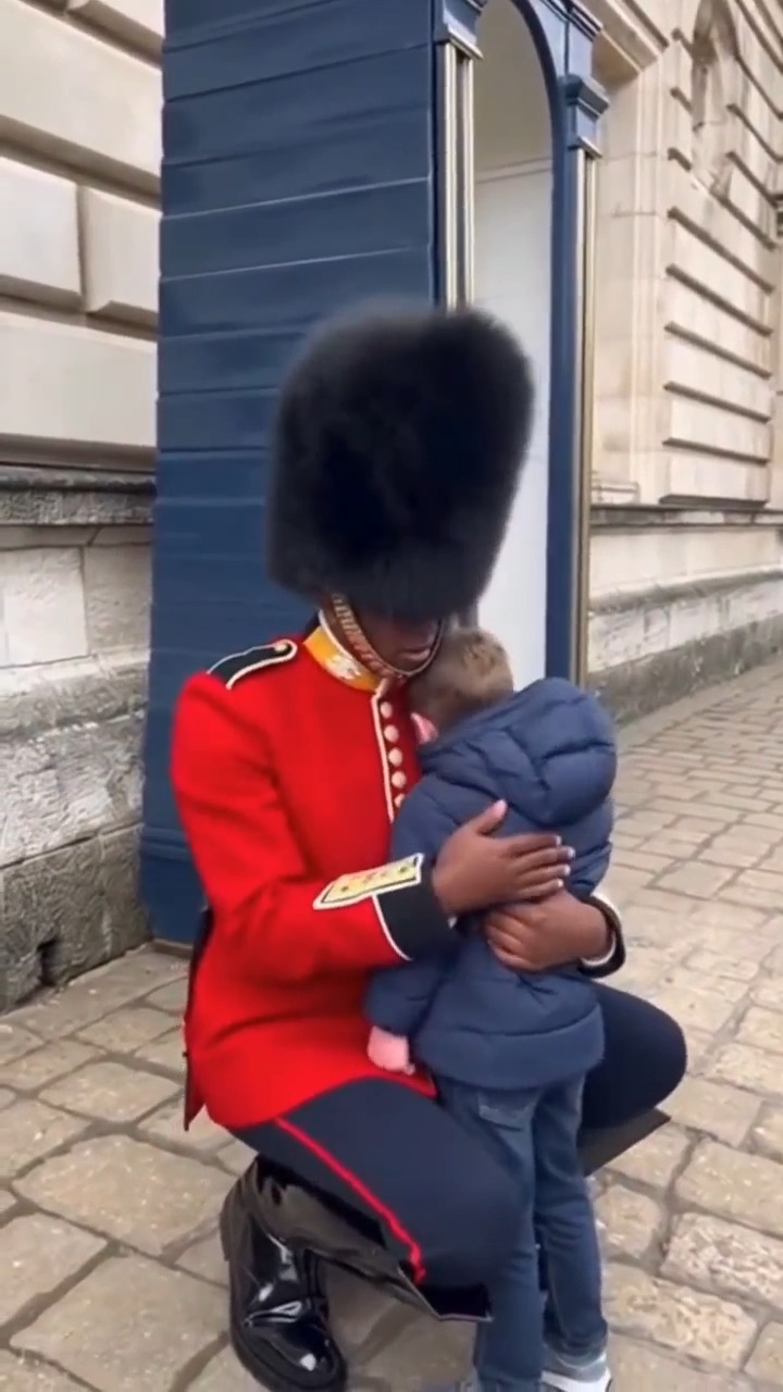 The King's Guard, famous for never moving, just knelt and broke all the ...