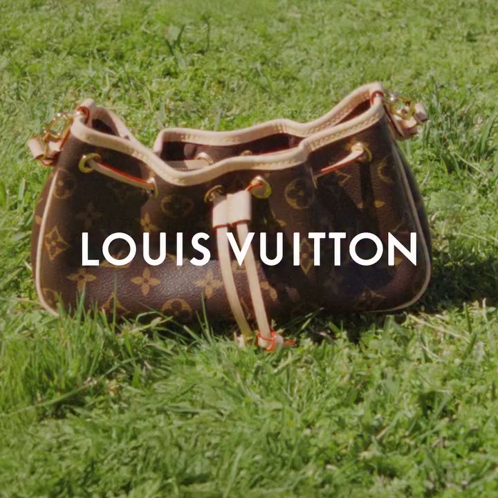 ルイヴィトン♡フォリオ Celebrate the season with distinctive leather goods featuring