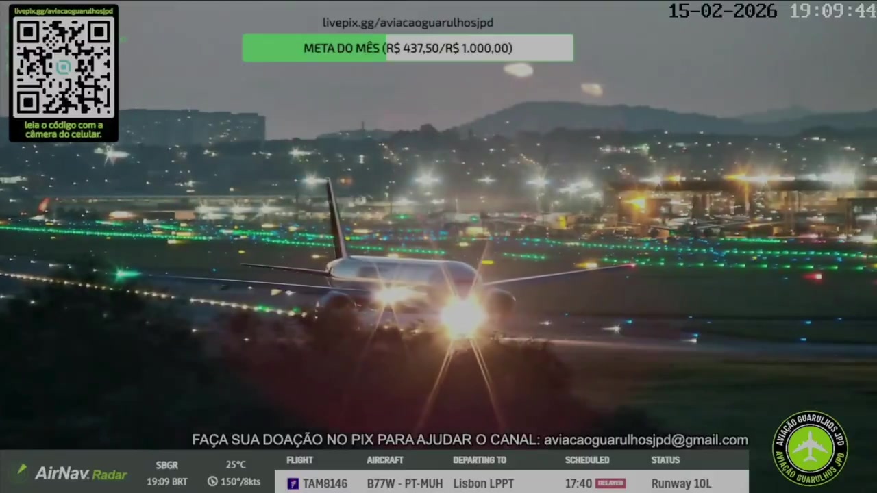 Hohoho! 🎅 Merry Christmas! 🎄 🎥: Emirates Follow Santa's sleigh with ...