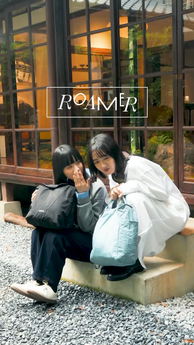 Small Bag, Roam the World , 誰說輕便與大容量不能並存 , 介紹 Roamer Collection 的兩位機能擔當 , Effie 可變式兩用斜背包, Enzo 可變式翻蓋手提包, 看起來簡約俐落 其實暗藏收納魔法 , 透過獨特的可變式設計 一秒釋放隱藏空間 把你的日常所需通通裝進去 , 立即選購 Roamer