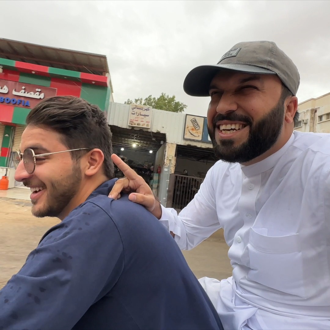 GIFT 🎁 From Nasser 🤩 & Bike Ride in RAIN & Home Made Sehri | Zubair ...