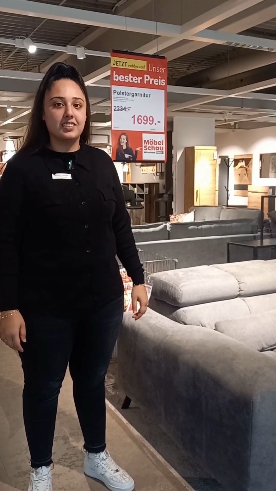 Unsere Ramscha aus der Möbel-Schau in Offenburg zeigt euch heute ihr Lieblingssofa. ❤️🛋, Seine großartigen Funktionen wie die elektrische Sitztiefenverstellung und die anpassbaren Kopfstützen machen
