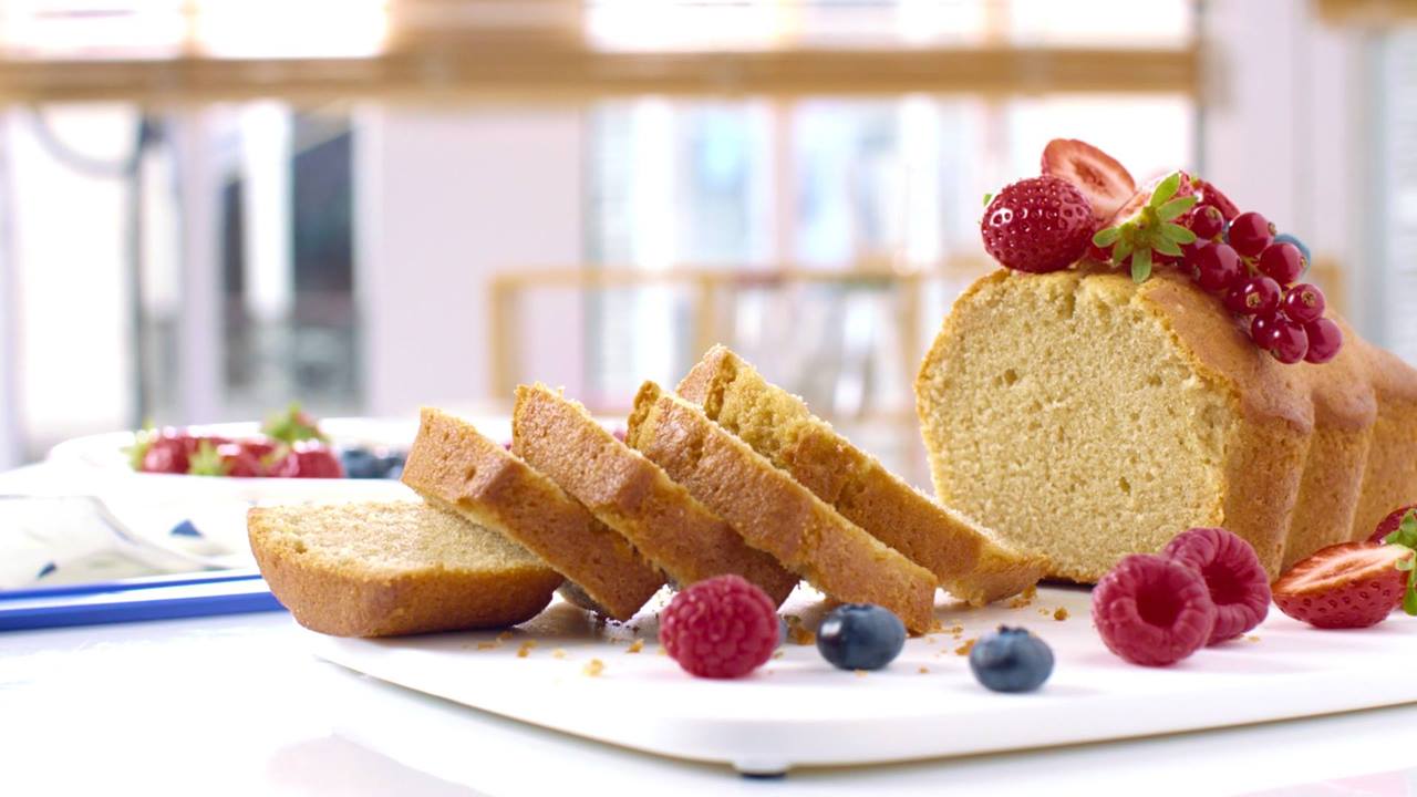 🥧 SCHNELL GERÜHRT UND GEBACKEN! 🥧, Mit der neuen Kombi aus Rühr-Mix mit aufgedrucktem Kuchenrezept und der Easyplus Kastenform kannst du so manches feine Rezept zaubern. Eines haben wir gleich hier