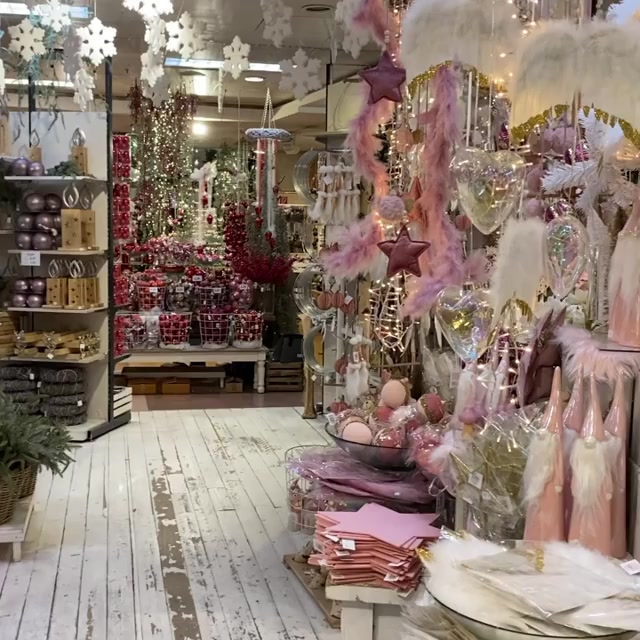 Habt einen wunderhübschen Sonntag, ihr Lieben🍁🍂❤️, ., . , #knuellermarkt #duisburg #weihnachtsdeko #weihnachtszeit #weihnachtsmarkt #christbaumkugeln #deko #nussknacker #dekoration #blumen #wohninspo