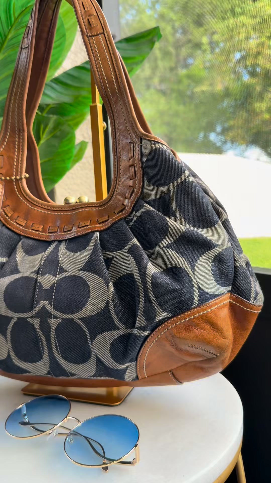 ✨美品COACH Signature Kisslock Hobo Bag Y2K Denim + Kiss-lock = The ultimate vintage dream! ✨ Say hello to