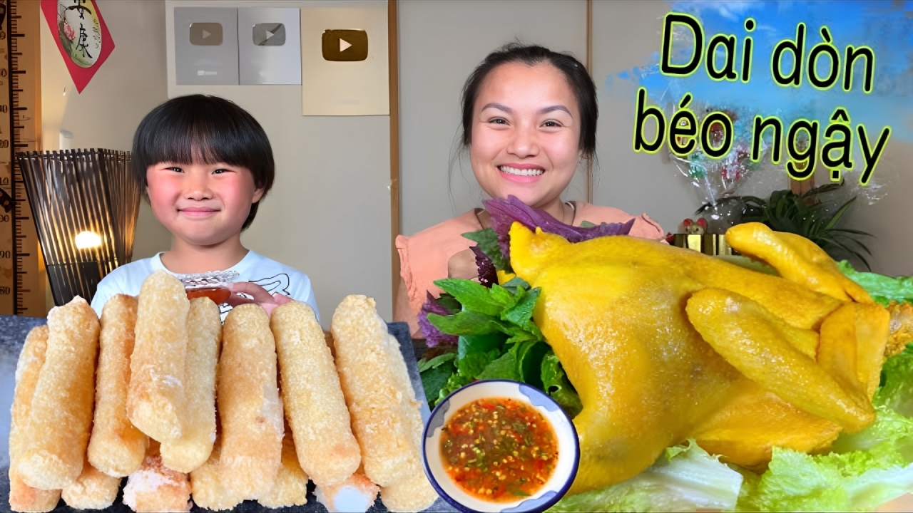 Gấp rút mua vé trong đêm về VN vì lí do này. Ăn gà ủ muối & phô mai kéo ...