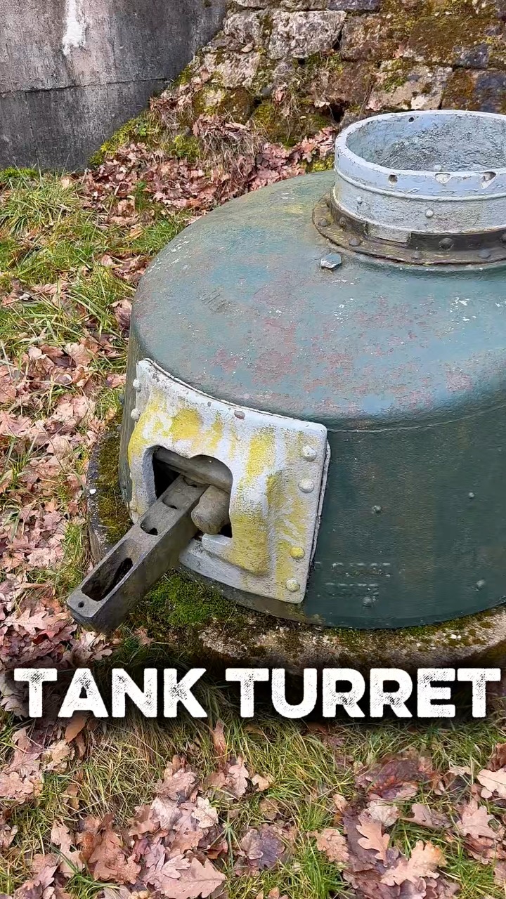 französischer Panzer Turm an der Maginot Linie. Um welchem Turm handelt ...