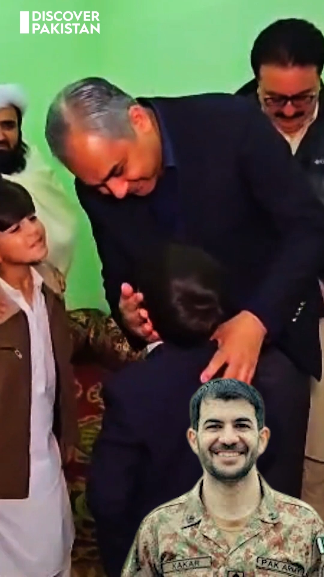 وزیر داخلہ محسن نقوی کی شہید میجر انور کاکڑ کے اہلخانہ سے اظہار تعزیت ...