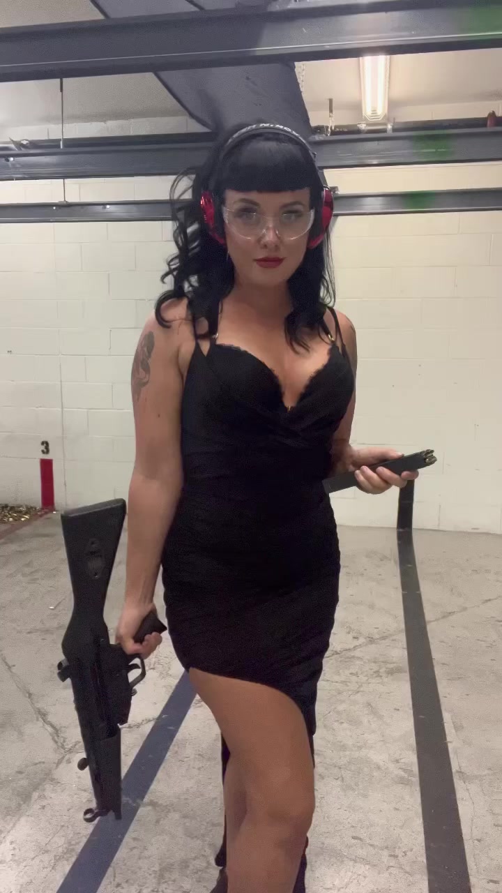 Kris Chanski mp5 girlswithguns pewpew Girls With Guns Nirvana