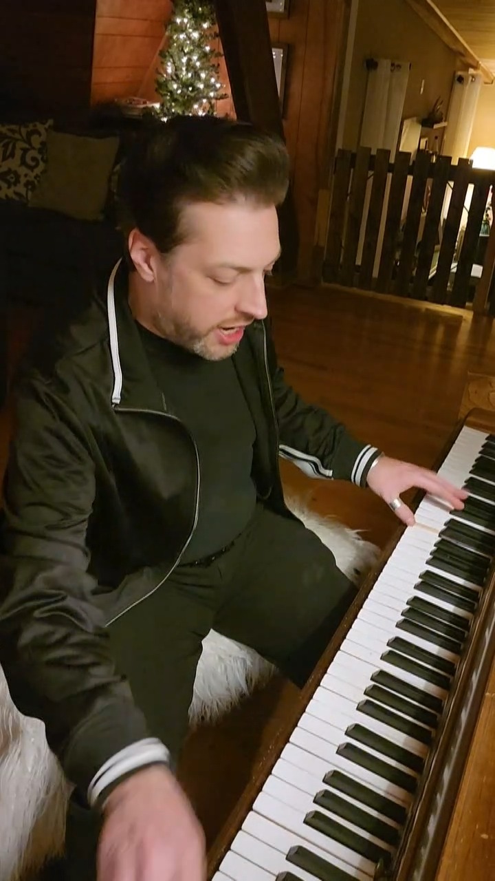 Caught in the moment 🎹🎤 Here's a little clip of me playing and singing ...
