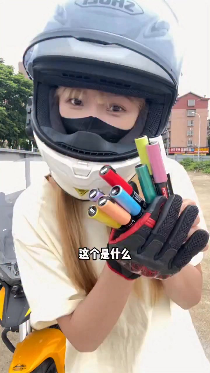 9.9就阔以给自己的爱车DIY啦，摩托车，汽车，电动车，自行车都可以用嗷。 #骑车必备 #好物分享 | 机车小结巴（抠脚妹） | Facebook
