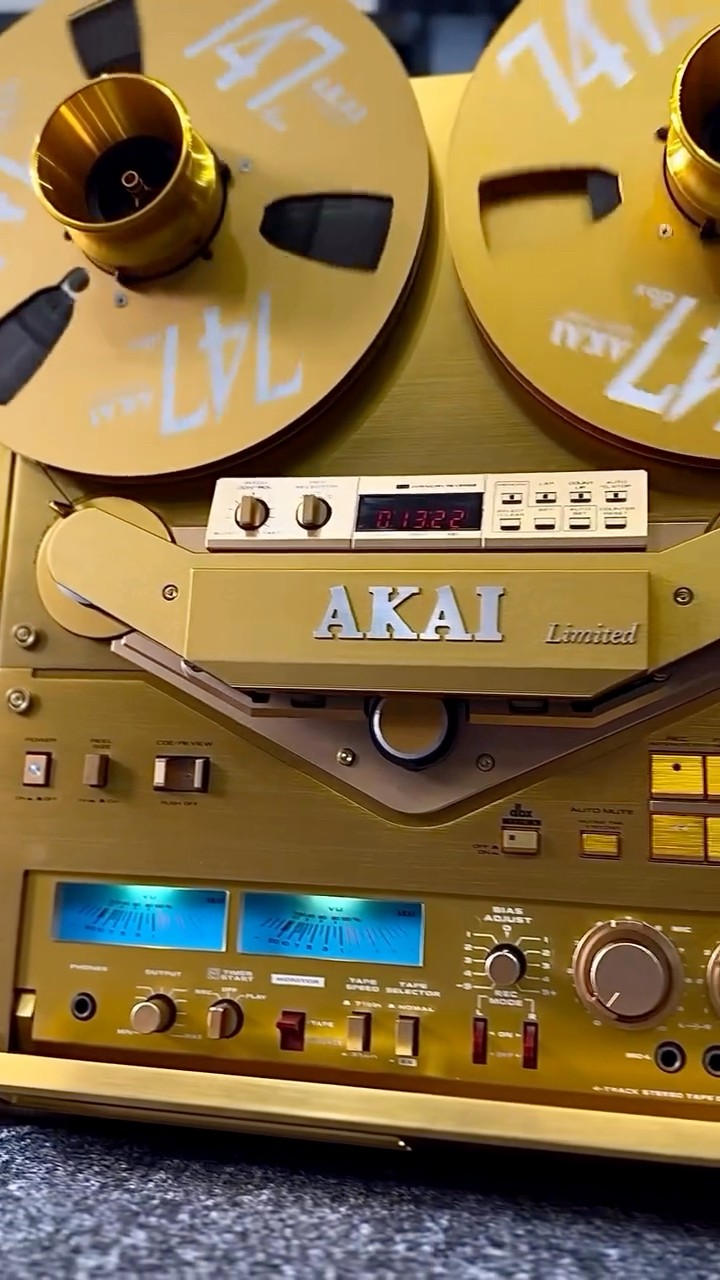 Akai GX-635D 4-track stereo reel-to-reel tape deck.