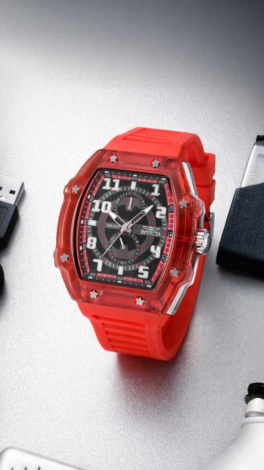 Invicta - This 51mm Venom Hybrid Reserve is adventure ready