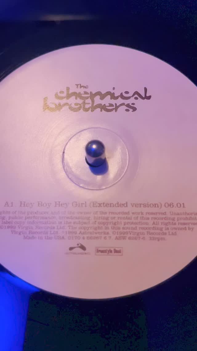 The Chemical Brothers dropping 'Hey Boy Hey Girl' in 2007. Those
