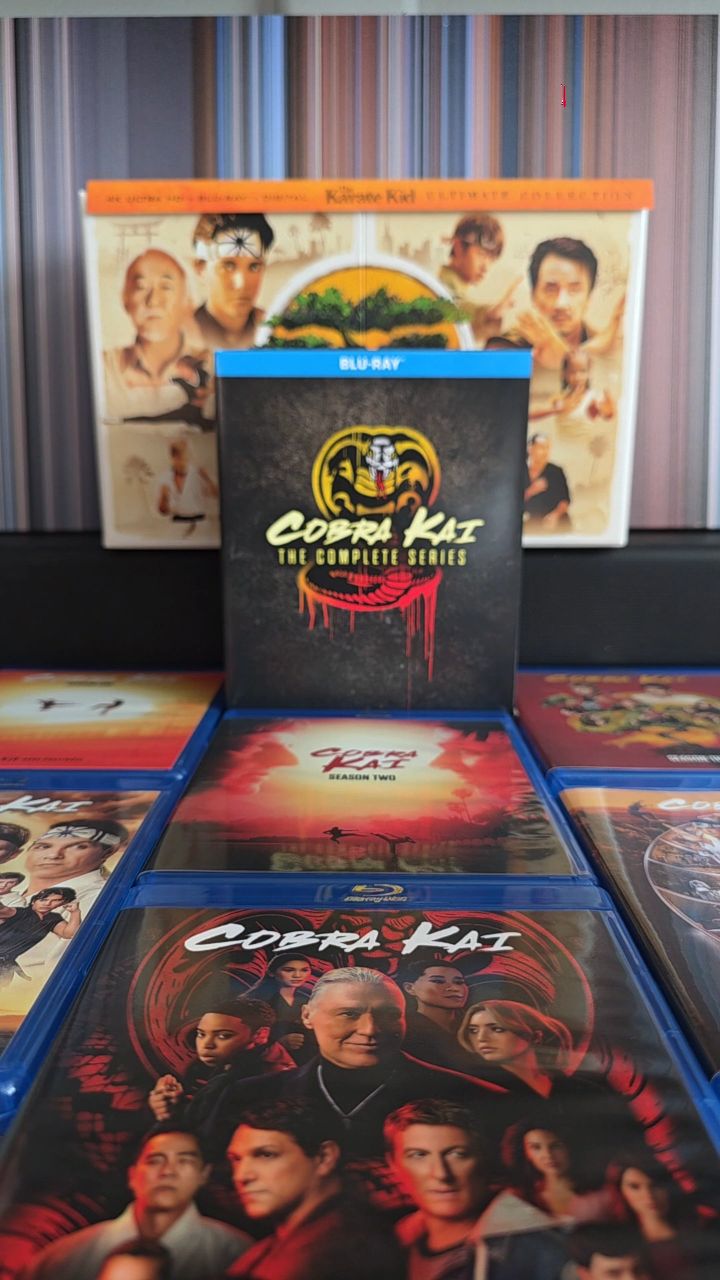Here's an up-close & detailed unboxing of the beloved Cobra Kai