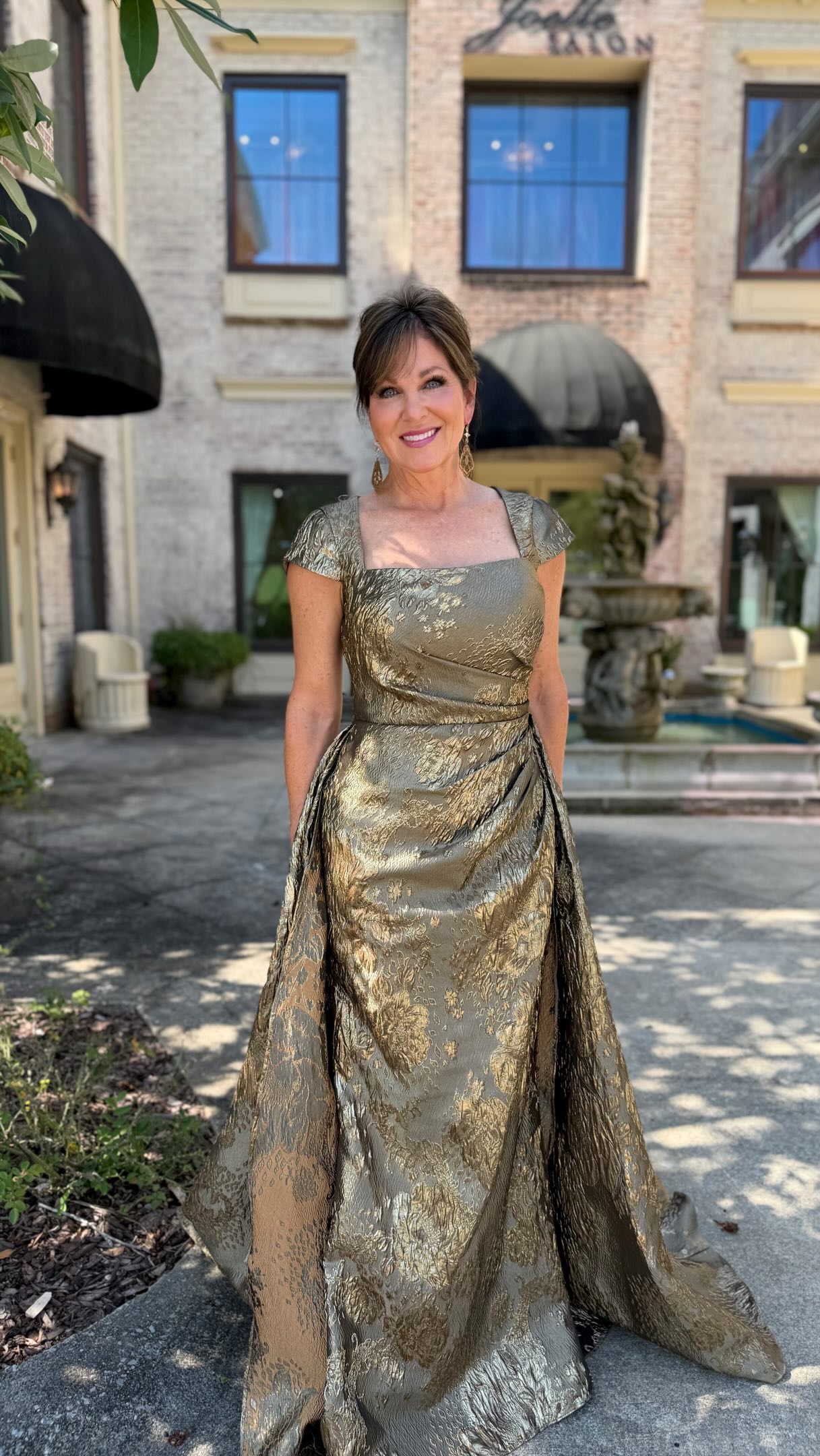 A mother-of-the-bride look that’s pure elegance ✨ | The Clothes Tree by Deborah