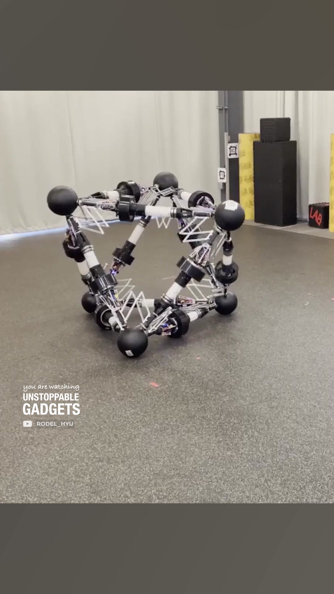This modular robot can re-build itself VARIABLE TOPOLOGY TRUSS ROBOT ...