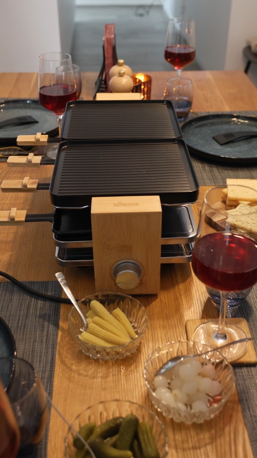 Heute verlosen wir einen KOENIG Raclette-Grill Bamboo, 8er von ...