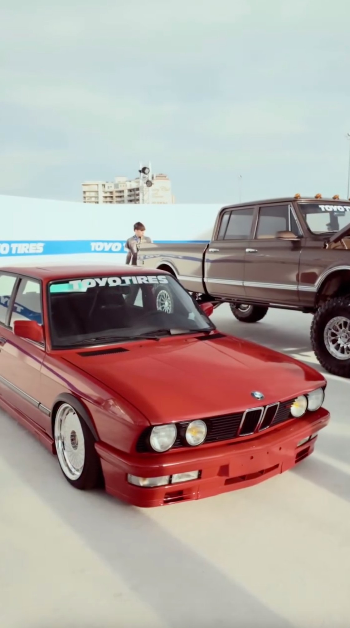 SEMA’s cleanest E28 — fitted with Air Lift Performance 😮‍💨 A timeless ...