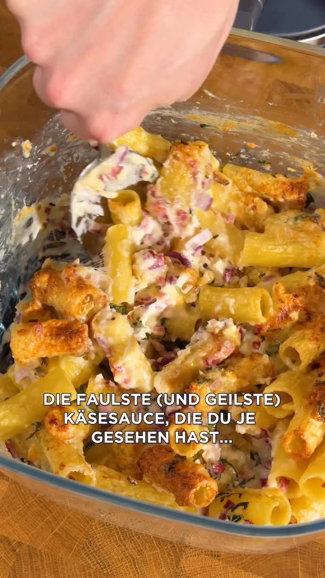 Kein stundenlanges Soßen-Kochen, fast kein Abwasch – einfach alles in eine Form werfen und den CRISPi Pro die Arbeit machen lassen. Der ganze Käse in der Mitte schmilzt zur absolut perfekten,