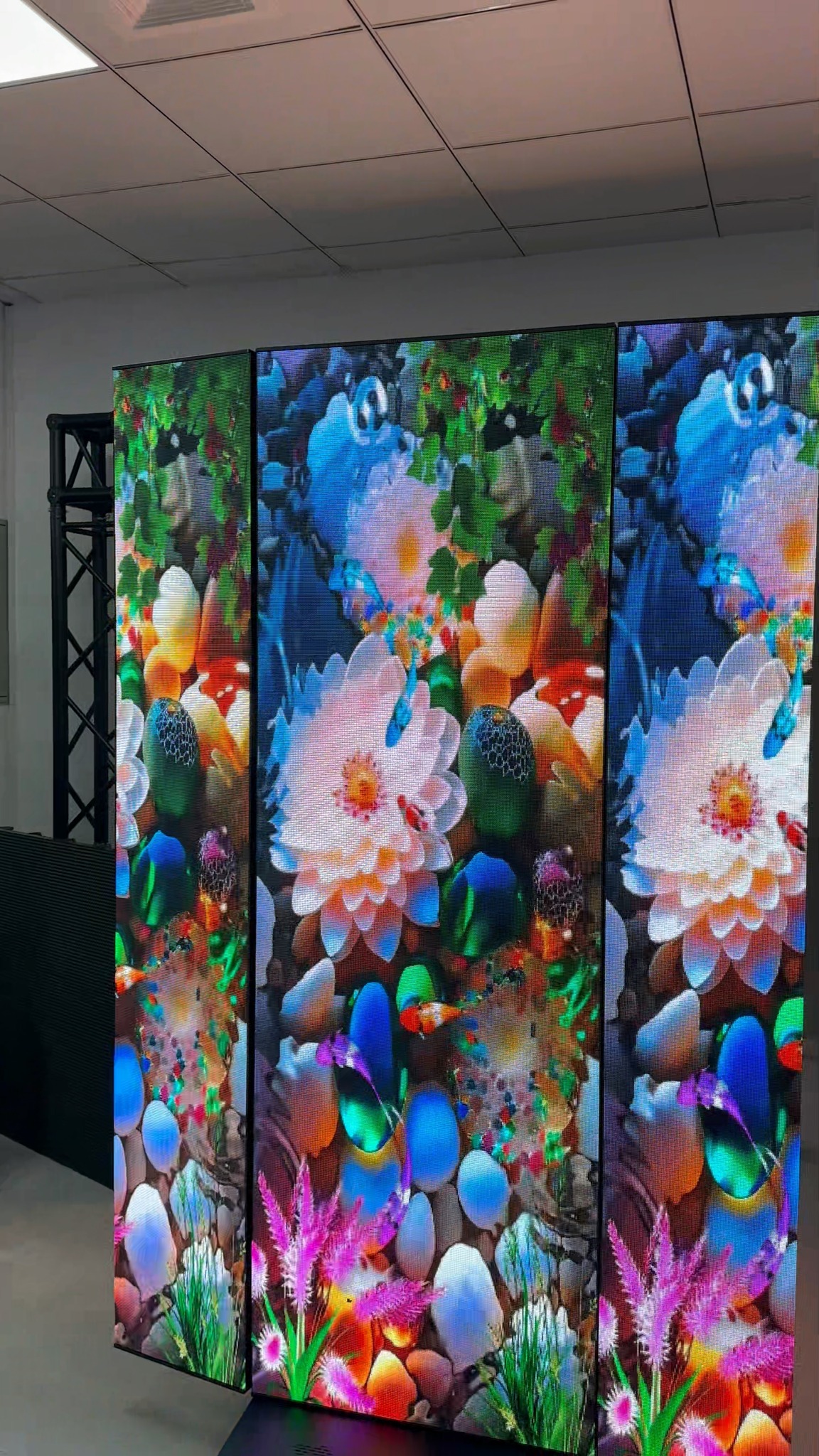 Freely detachable LED screen, waterproof and ultra-durable, fits indoor ...