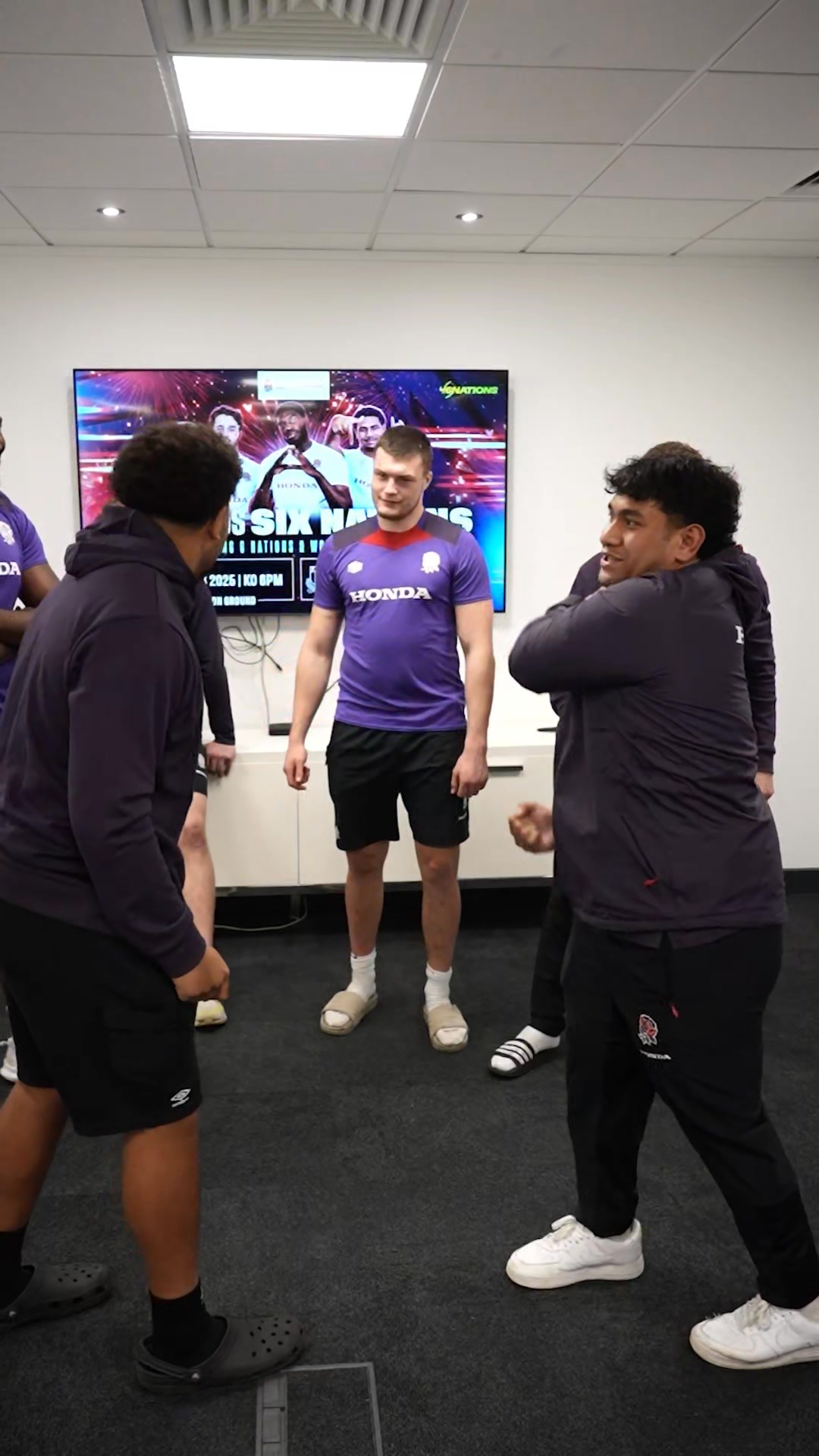 Vilikesa Sela is *𝐇𝐈𝐌* 🥊💥 Aim of the game: Correctly predict which way ...