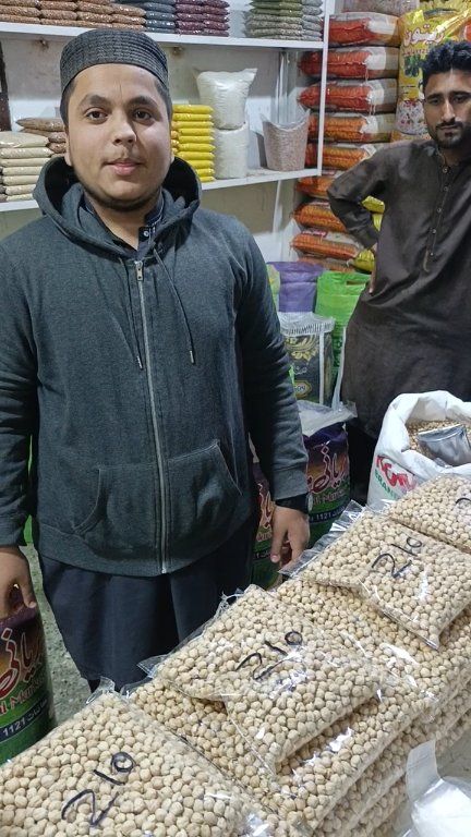 Bam chana 210 ka aadha kilo Sabut chawal 208 rupaye kilo 🇵🇰 The Longest ...