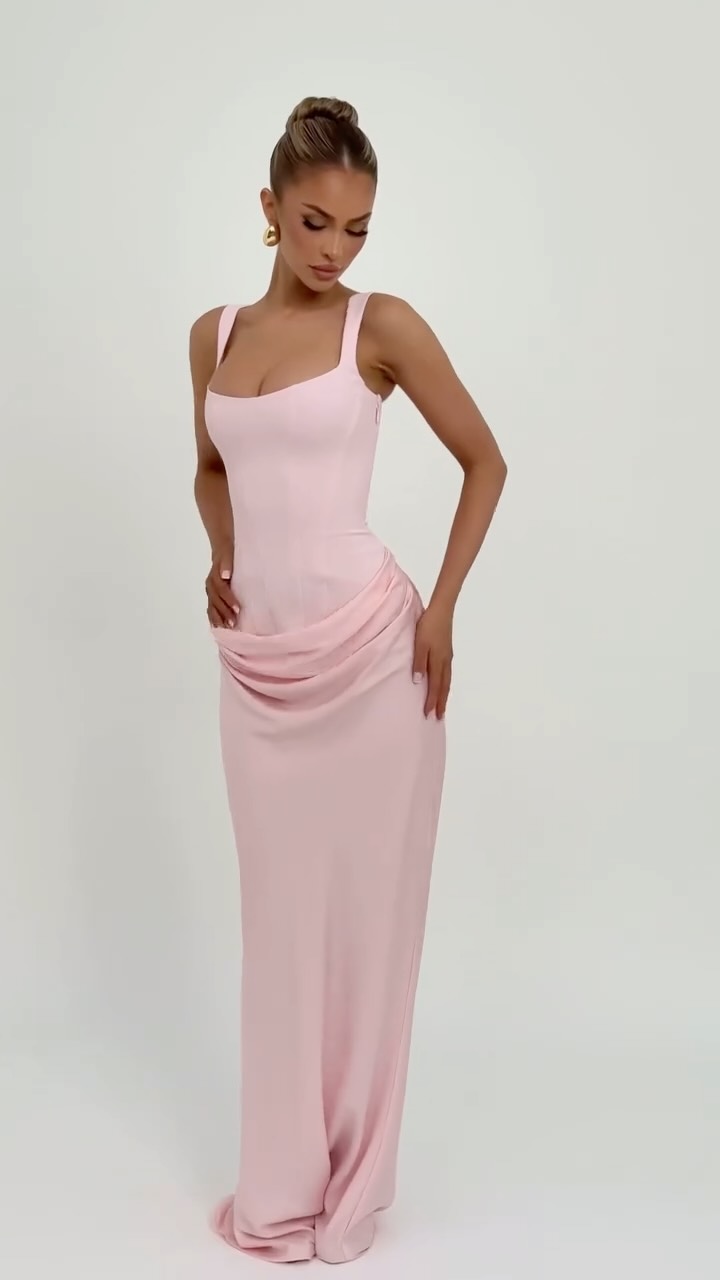 oh polly coralie dress Halterneck Maxi in White the Coralie dress has bust flattering halter neck and shoulder straps and features a lace up corset with satin ribbon lacing that works to cinch your frame Oh Polly - Adoria Single