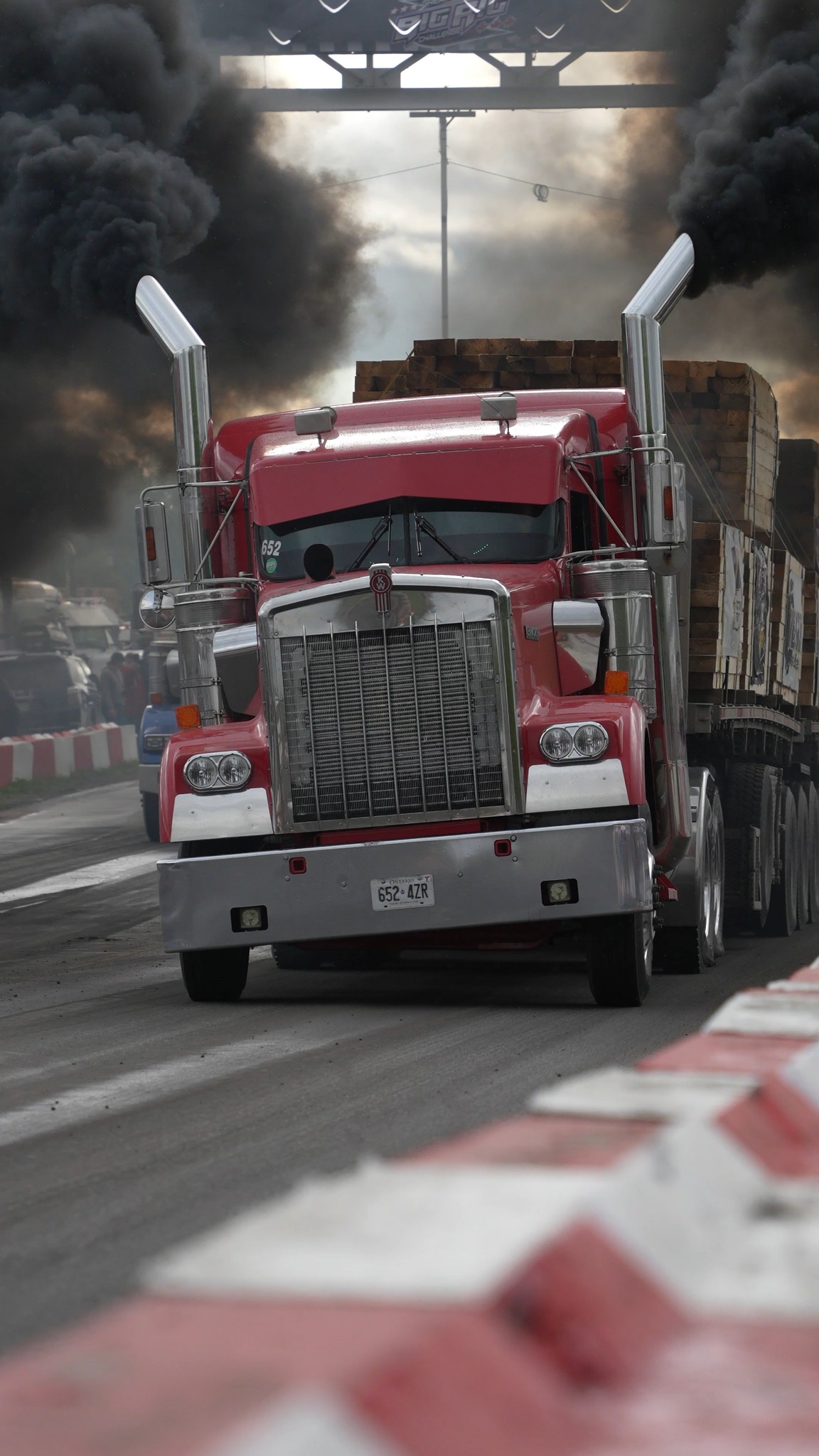Kenworth Loaded Down with 120k lbs racing uphill scratching for ...