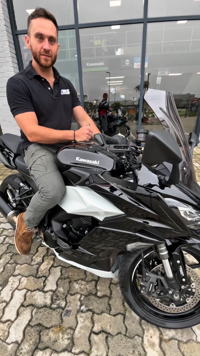 Meet the perfect blend of sport and touring – the Kawasaki Ninja