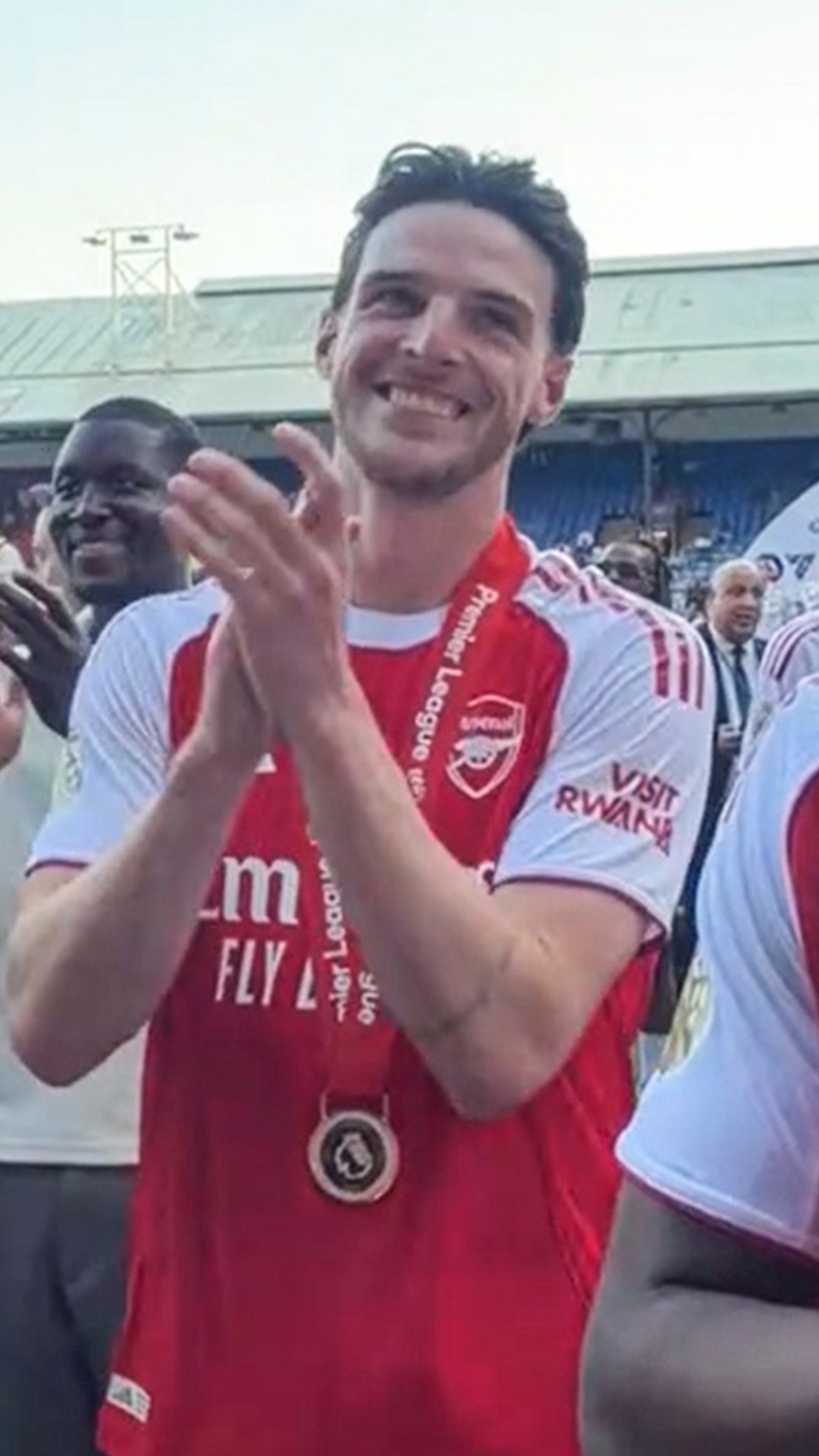 Declan Rice, he said it's not done!' 🤣 The Arsenal fans pulled