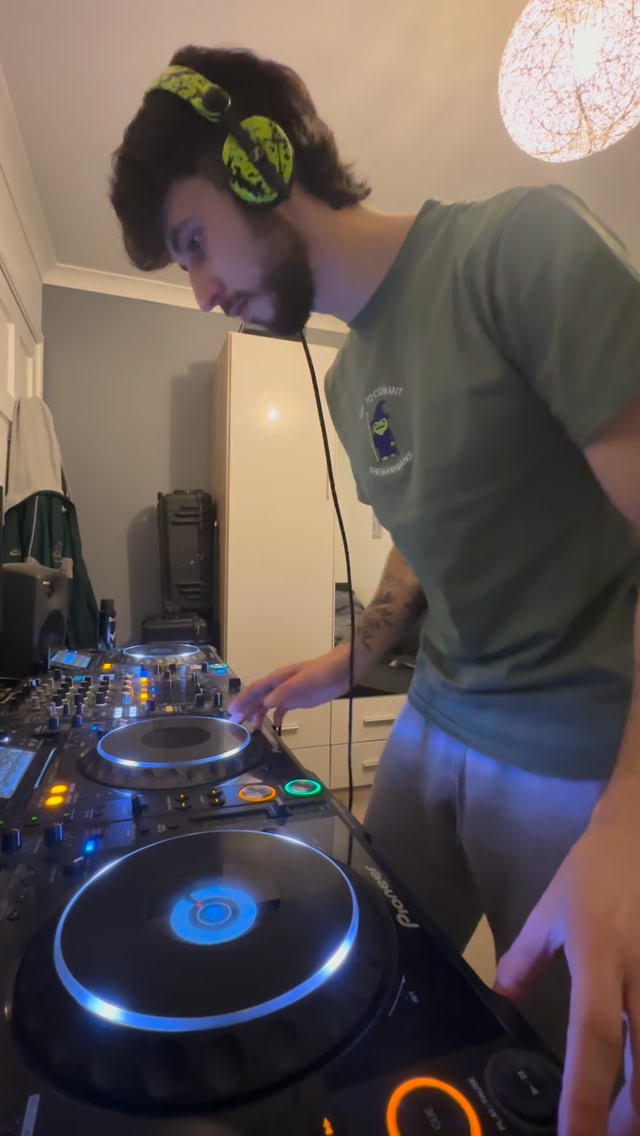 💭 Been a while since I posted a blend 🚨 Reminder that the DJ comp to ...
