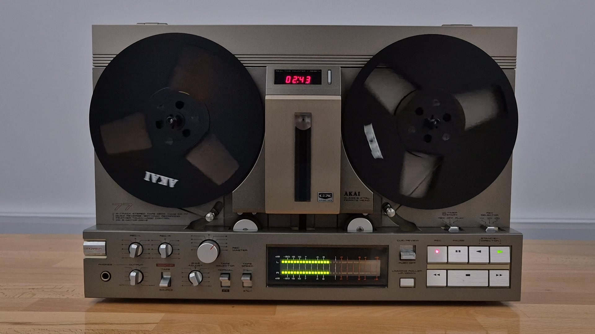 AKAI GX-77 (1982-1984) 3 motors, 6 head, 4 tracks Tape speeds: 9.5