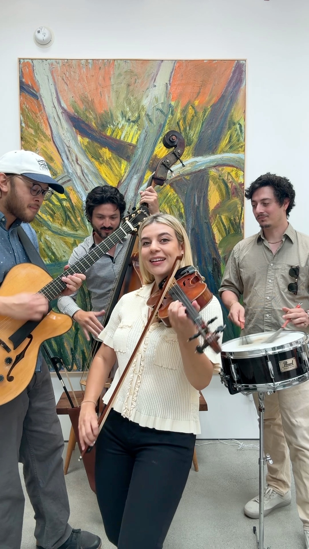 Happy memory from this summer! Jazz in the art gallery with my pals 🎻🤎 ...