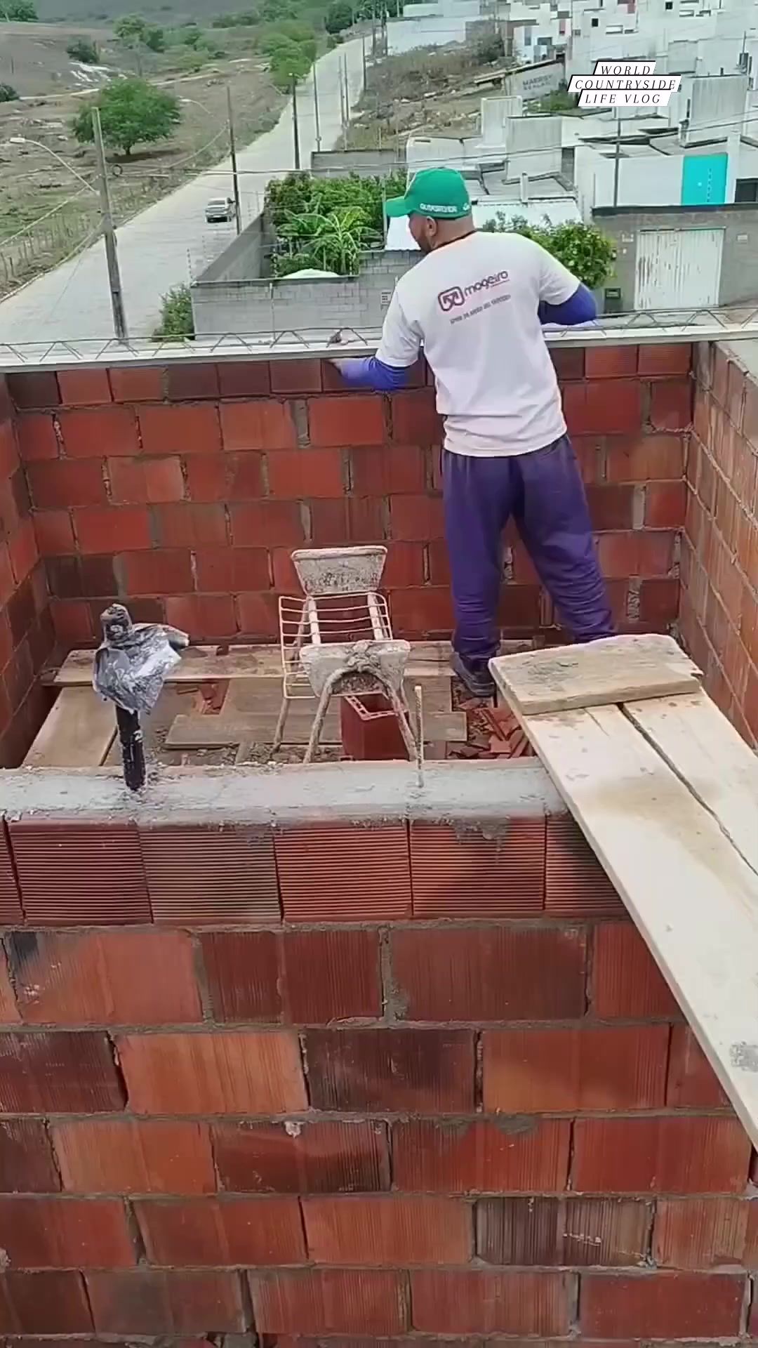 Building smart, not heavy! 💡 #𝑤𝑜𝑟𝑙𝑑𝑐𝑜𝑢𝑛𝑡𝑟𝑦𝑠𝑖𝑑𝑒𝑙𝑖𝑓𝑒𝑣𝑙𝑜𝑔 #GreenBuilding # ...