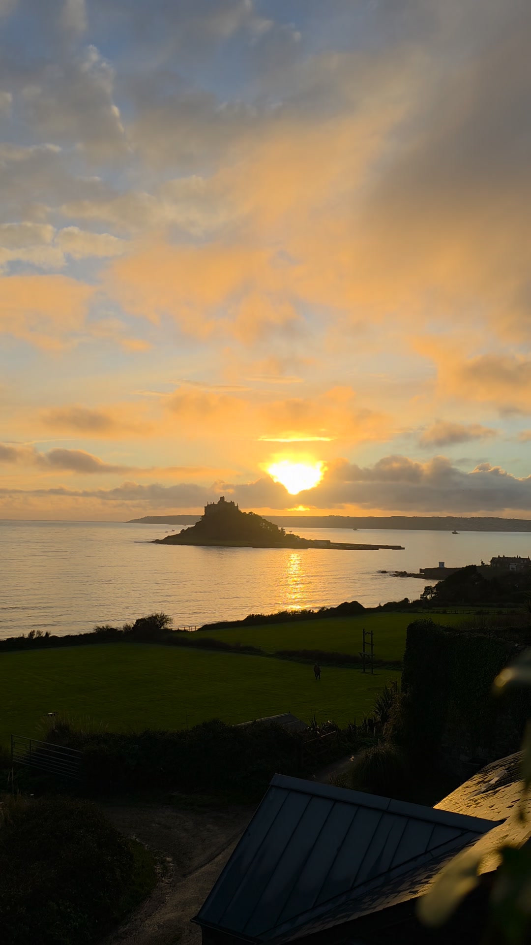 Well that was worth the journey 🧡 Marazion this evening in Cornwall ...