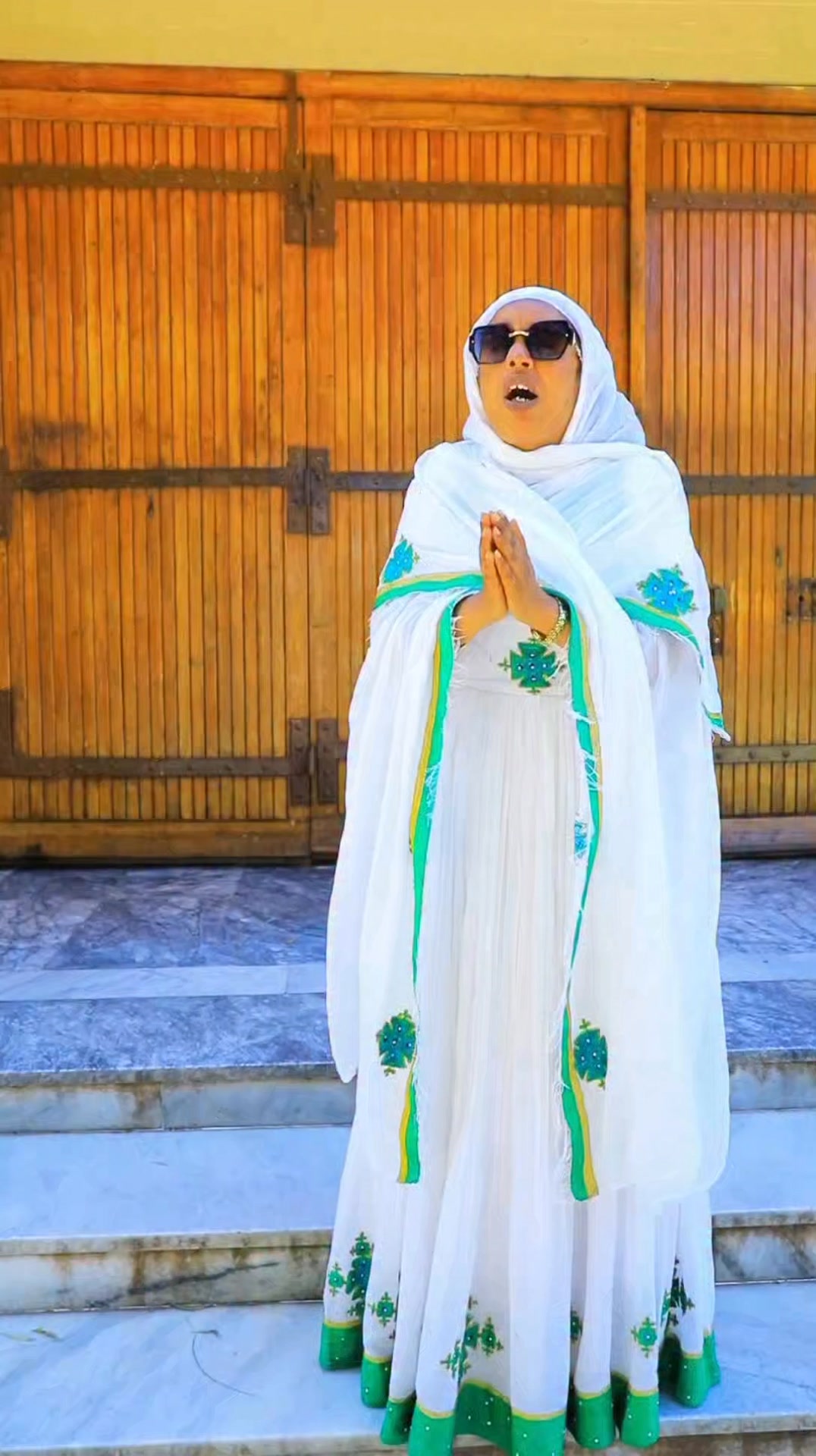 ኦ ክብሪ ዝግበኣካ ክብሪ ኦ ስብሐት ዝግበኣካ ስብሐት ካብ መዓሙቕ ልብና ንስውኣልካ ምስጋና https://youtu ...