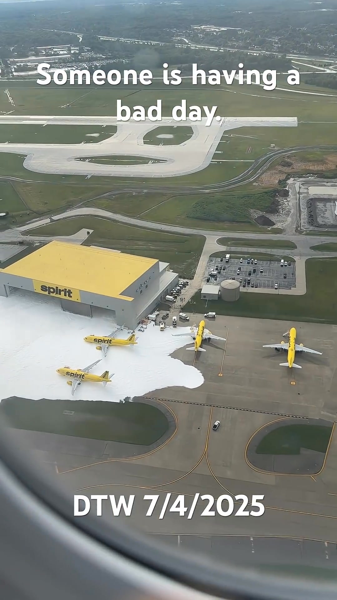 📌 Accidental Foam Discharge Covers Spirit Airlines Hangar and Aircraft ...