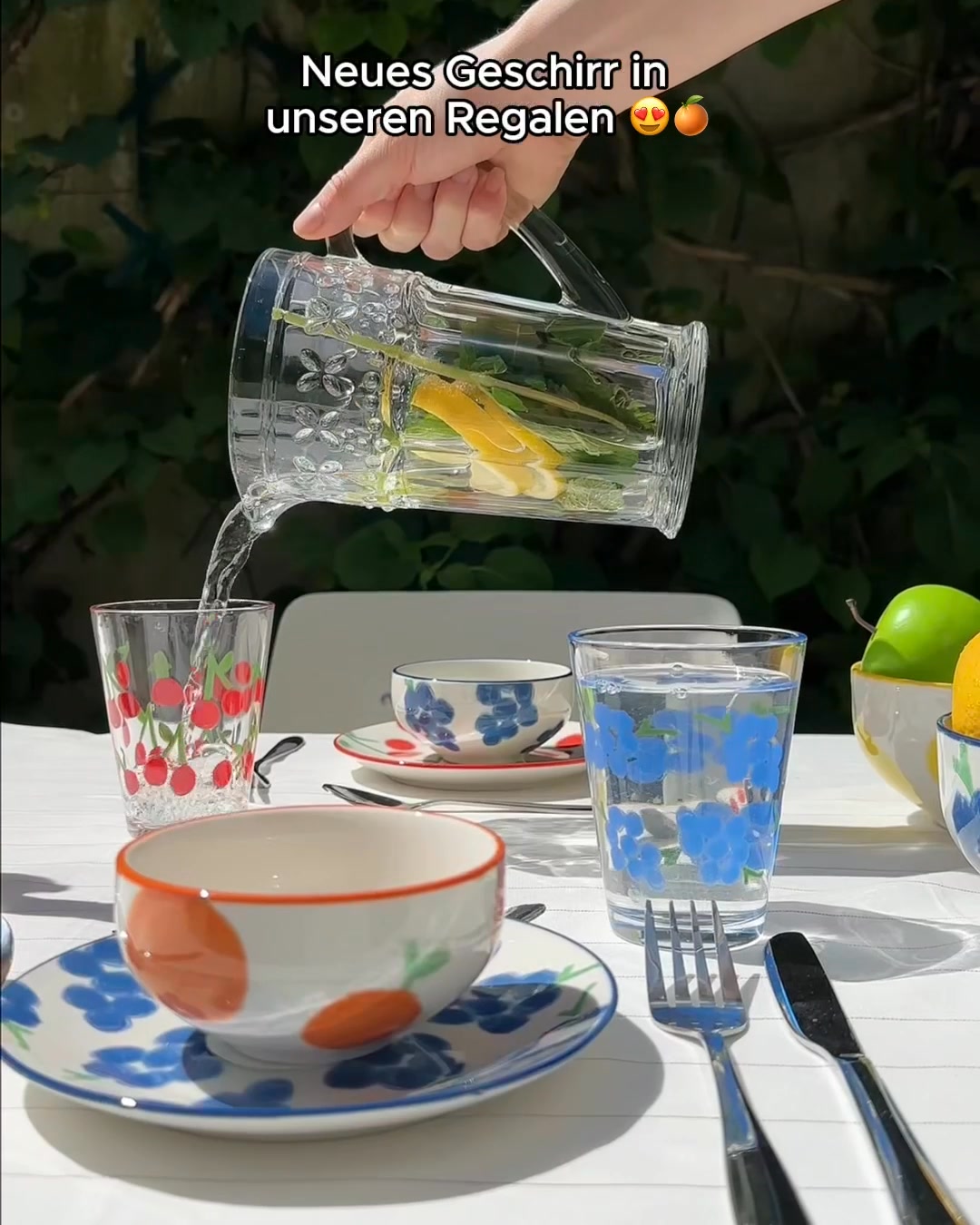 Dieses Geschirr ist die Krönung jeder Mahlzeit. 🤭 Online anschauen https://go.action.com/2D, in der Filiale shoppen! , Trinkglas 0,89€, Dessertteller 1,49€, Schüssel groß (14 x 7 cm) 1,49€, Schüssel