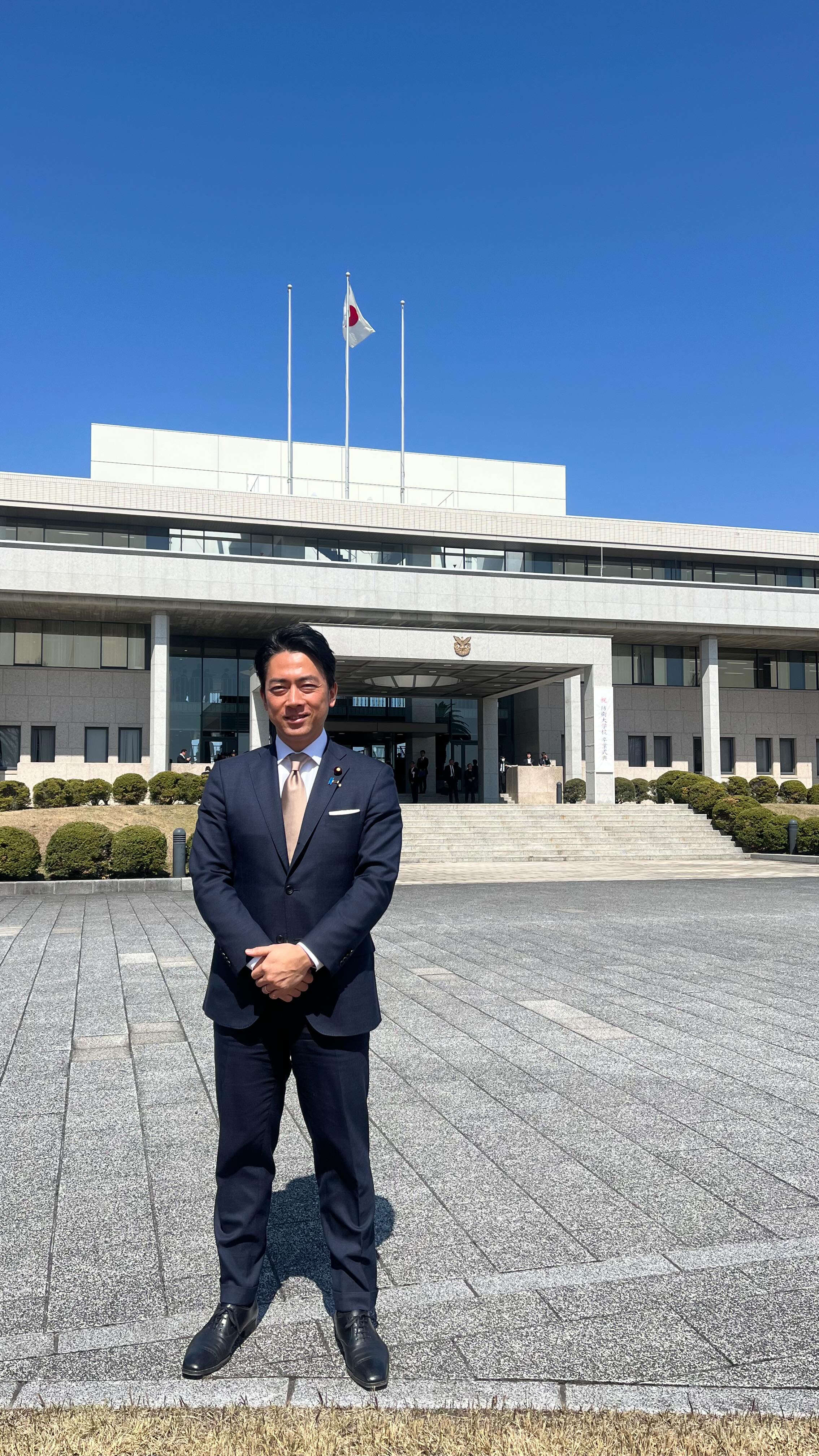 今日は横須賀にある防衛大学校の卒業式に出席しました。 風が強い日で 