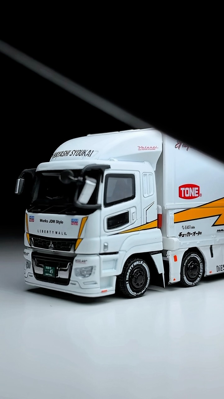 Mitsubishi FUSO Super Great LB-TRUCKS Brand: Tarmac Works