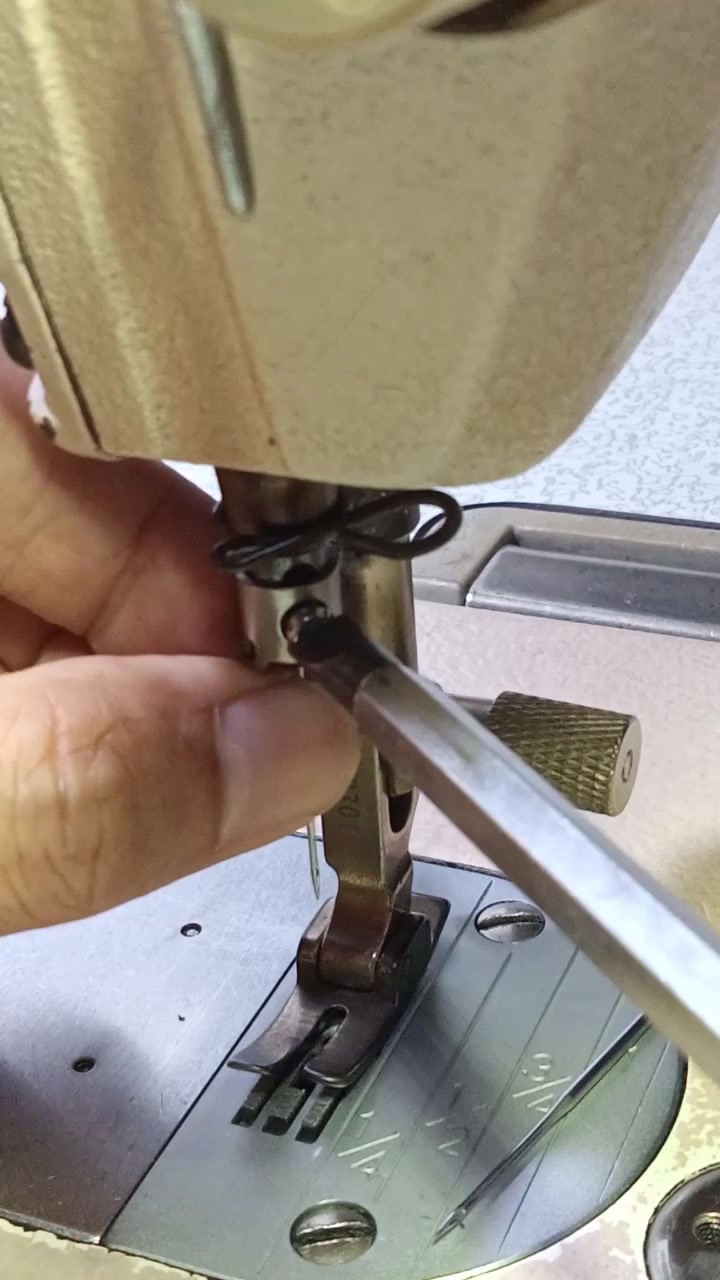 Remove and Install sewing machine needle | beginners tips #sewing # ...