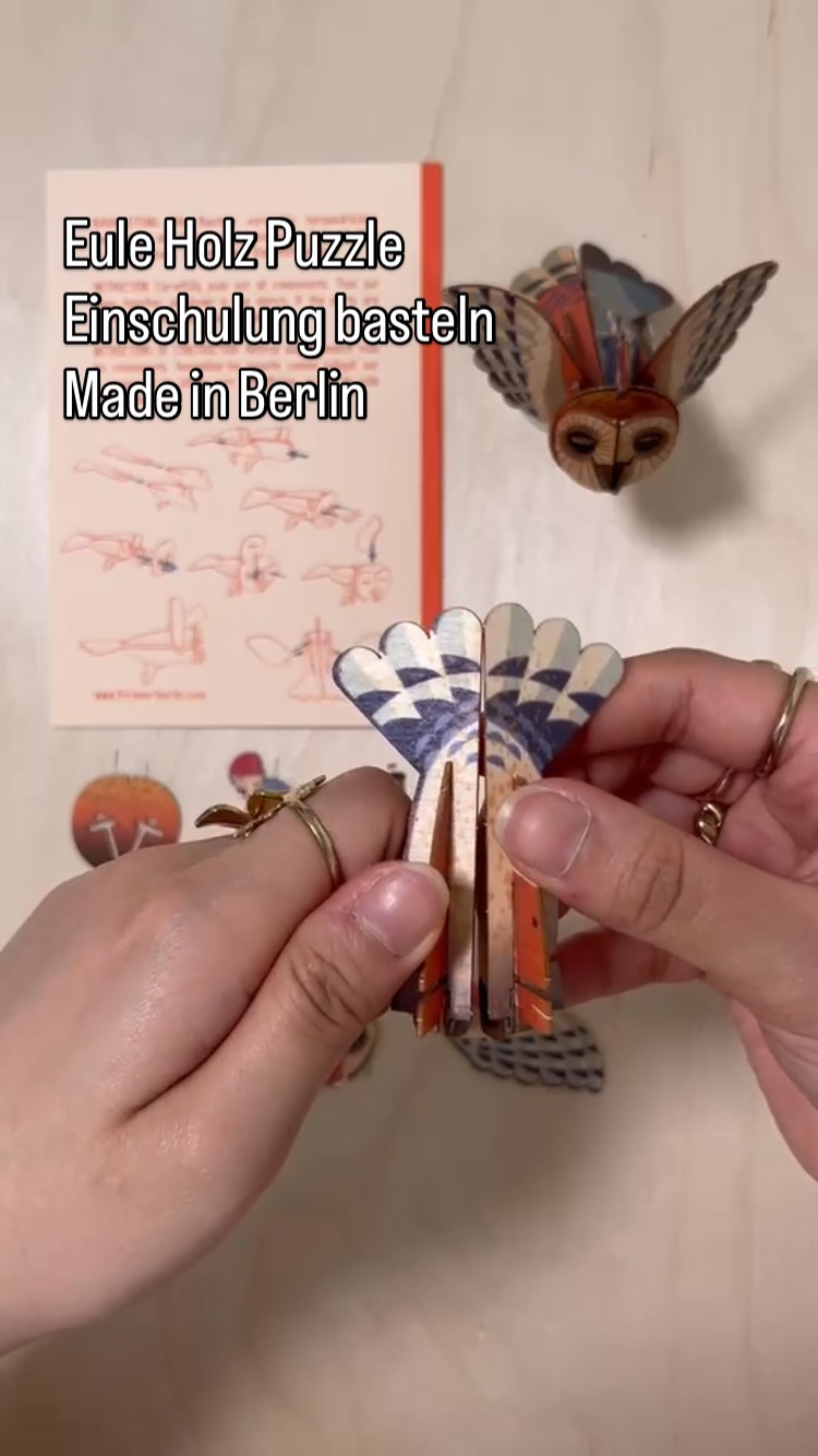 Instagram-Post, ✨ Ein besonderer Tag verdient eine besondere Erinnerung! 🦉🎓, Unsere liebevoll gestaltete 3-D-Holzkarte zur Einschulung in Puzzleform ist ein ganz persönliches Geschenk zum Schulstart.