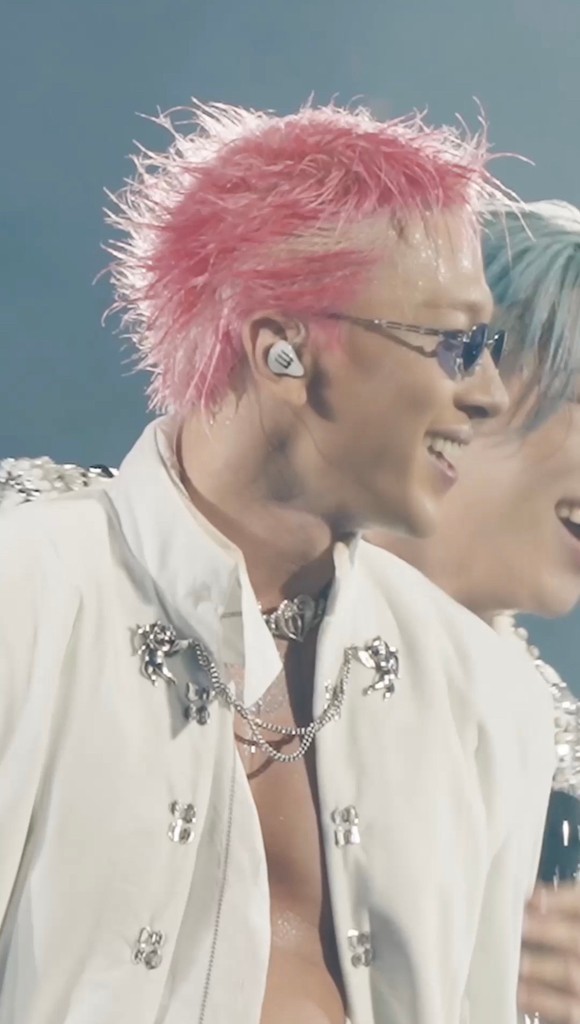 TAEYANG - TAEYANG added a new photo.