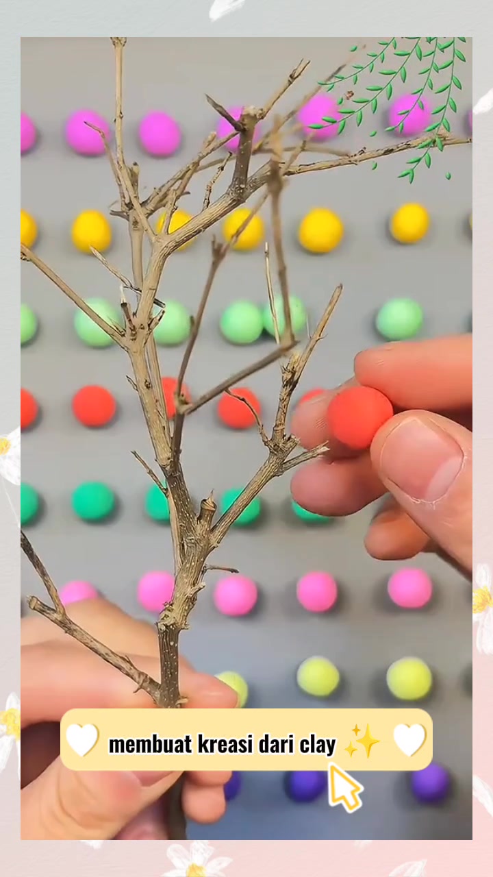 Membuat kreasi dari clay dan ranting pohon . Dijamin anak2 pasti suka.😍 ...