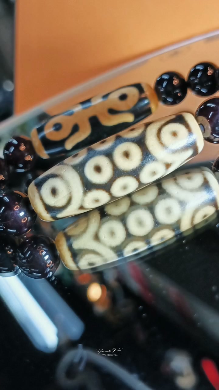 台湾良品家的纯手工珠一眼天地天珠寓意：它有助于调整人们的能量场和