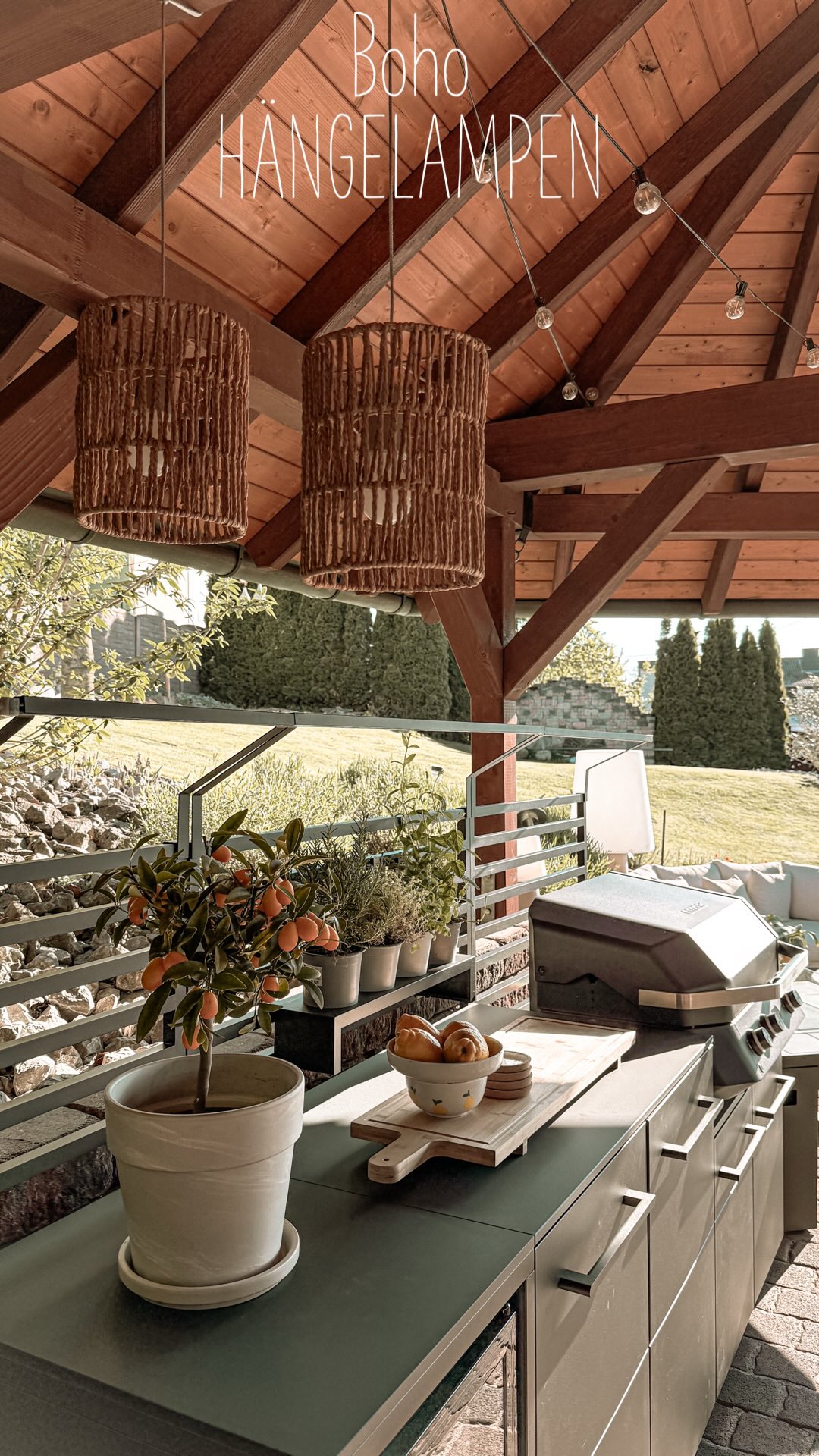 In handumdrehn aus einer nichtmal 5€ Laterne von Action eine super schöne Outdoorlampe zum hängen zaubern 💡Alles was ihr dafür braucht: , 💡Laterne , 💡Hängelampe mit Schnurr , Nicht nur super easy,