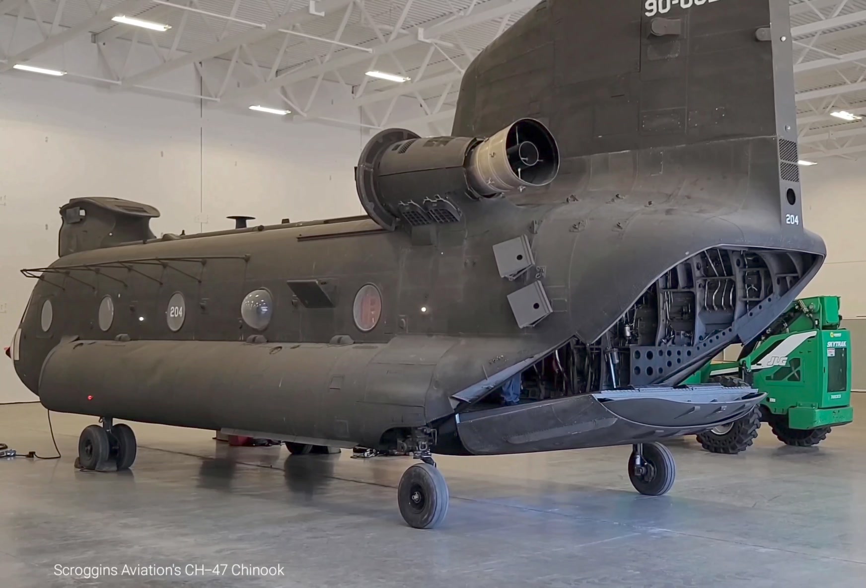Lowering the rear cargo ramp on Scroggins Aviation's CH-47 Chinook ...