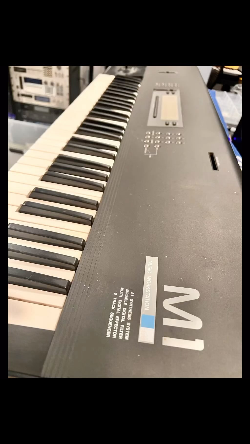 Korg M1 repair: replacing LCD and re-greasing octave keys